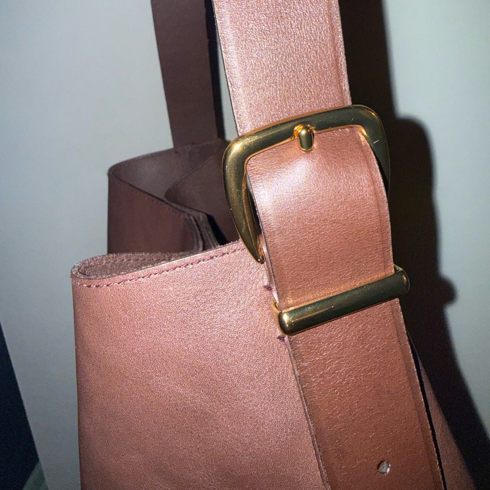 MADEWELL Essential Bucket Tote - Picture 2 of 13